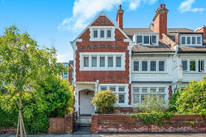 2 Bedroom Flat For Sale In Kidderpore Gardens, Hampstead, NW3