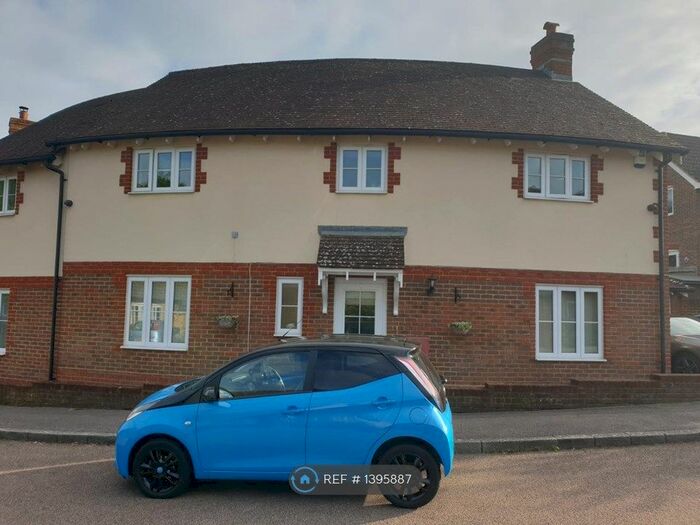 3 Bedroom Semi-Detached House To Rent In Greyhound Chase, Ashford, TN23