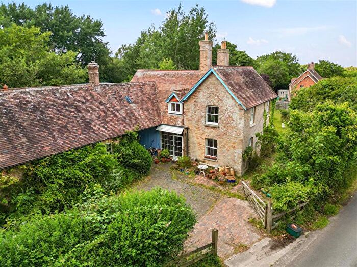 4 Bedroom Detached House For Sale In Furzebrook Road, Wareham, BH20
