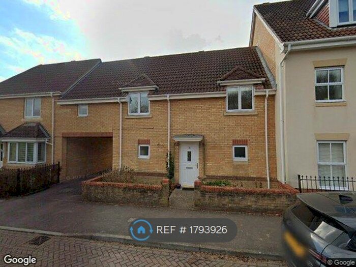 2 Bedroom Flat To Rent In Fawn Crescent, Hedge End, Southampton, SO30