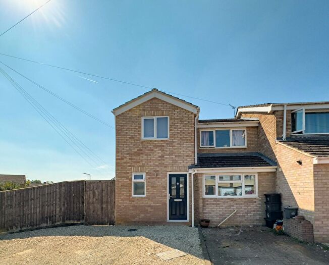 3 Bedroom Semi-Detached House To Rent In Abbey Road, Witney, Oxfordshire, OX28