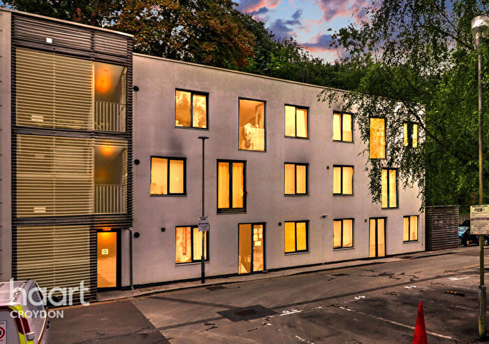 1 Bedroom Flat For Sale In Saxon Court, Surrey, CR3