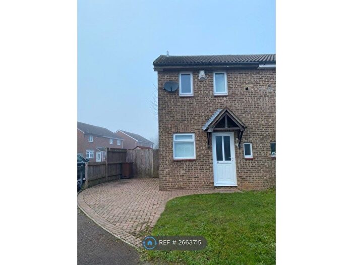 2 Bedroom Semi-detached House To Rent In Kingston Crescent, Chatham, ME5