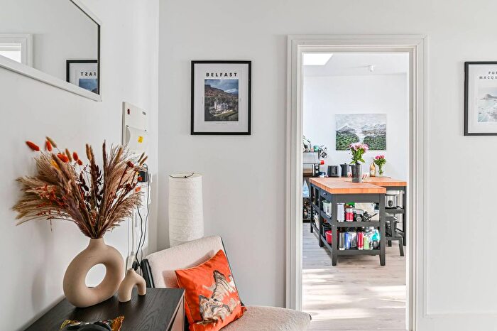 1 Bedroom Flat To Rent In Mitcham Lane, Streatham, London, SW16