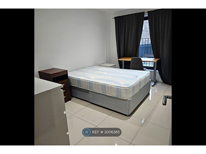 2 Bedroom Flat To Rent In St Annes, London, E14