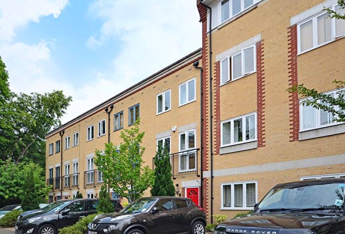 4 Bedroom Property To Rent In Wilmer Place, Stoke Newington, London, N16