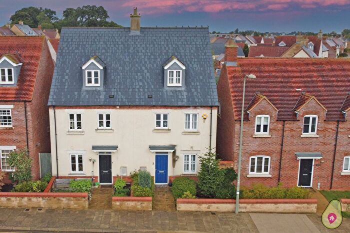 4 Bedroom Semi-Detached House To Rent In Hexham Road, Kingsmere, Bicester, OX26