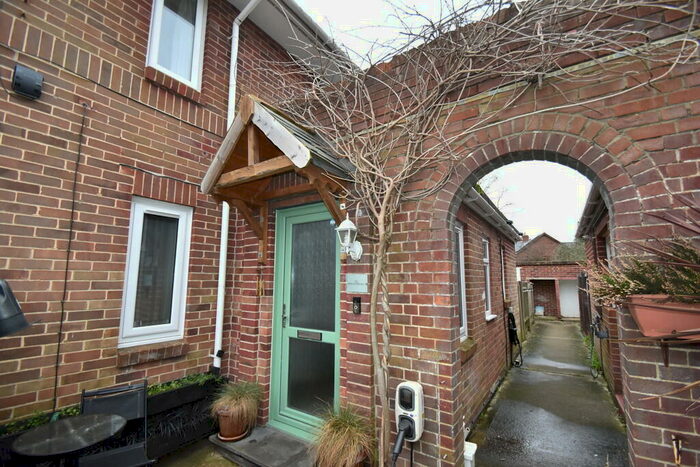 2 Bedroom Maisonette To Rent In Cort Way, Fareham, PO15