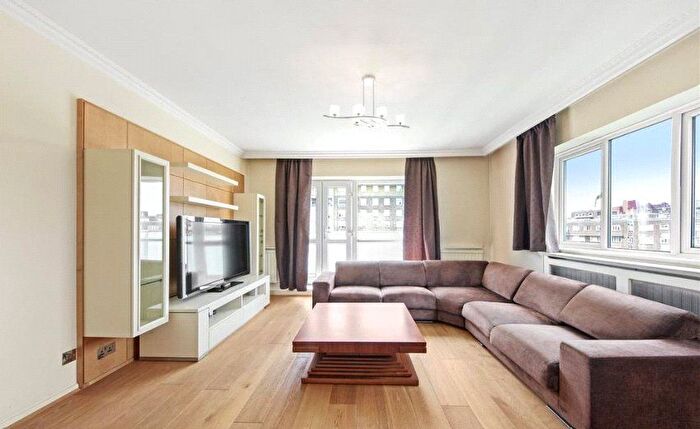 3 Bedroom Flat To Rent In Avenue Road, St John's Wood, London, NW8