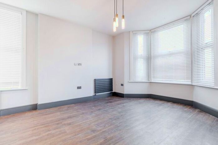2 Bedroom Flat For Sale In Greyhound Lane, Streatham Common, London, SW16