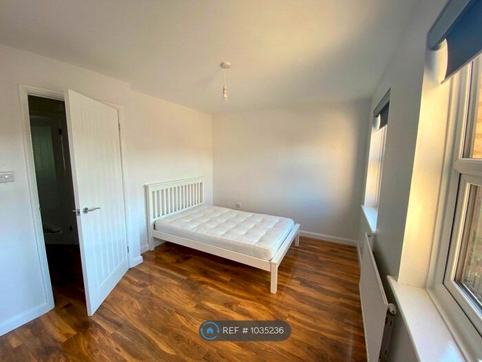 1 Bedroom Flat To Rent In Edmeston Close, London, E9