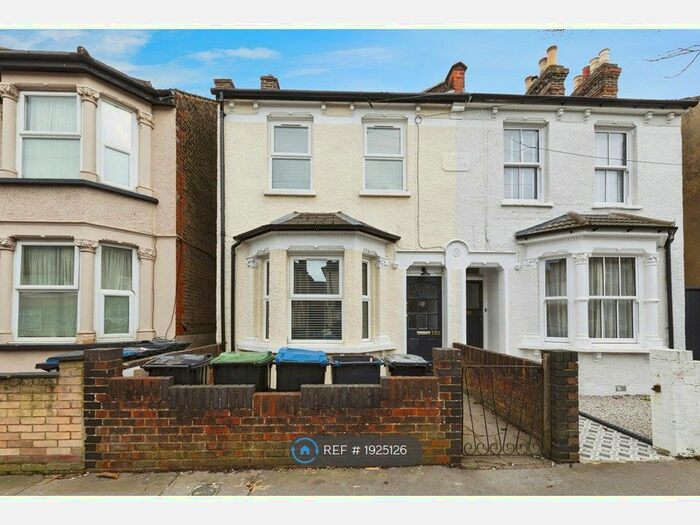 4 Bedroom Semi-Detached House To Rent In Davidson Road, East Croydon, CR0