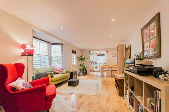 2 Bedroom Flat To Rent In Branksome Road, London, SW2