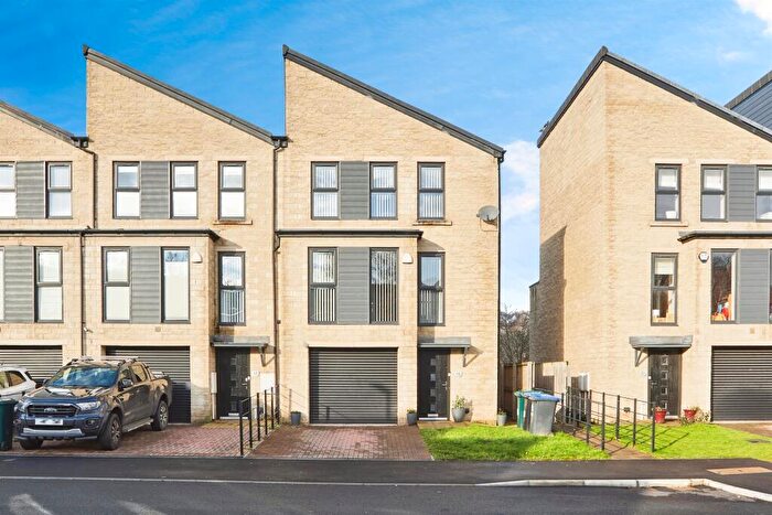 3 Bedroom End Of Terrace House For Sale In Cygnet Way, Shipley, BD17