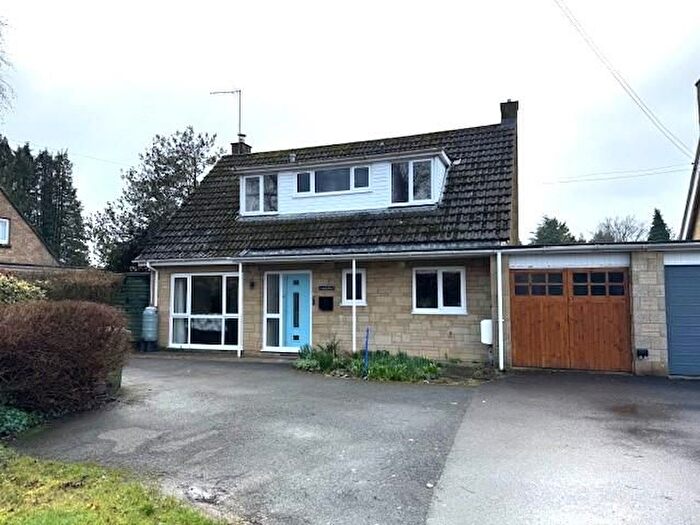 4 Bedroom Link Detached House For Sale In London Road, Fairford, GL7