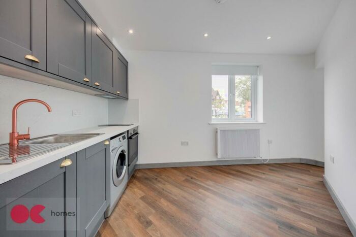 Studio To Rent In Station Square, Gidea Park, RM2