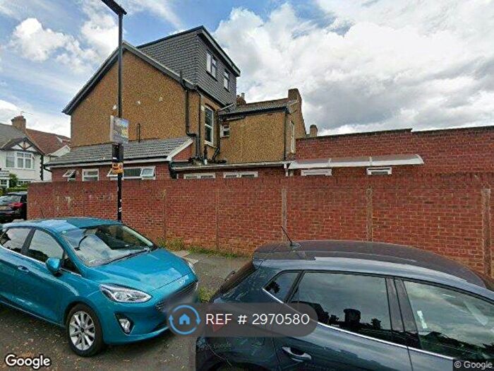 Studio To Rent In Cambridge, Hounslow, TW4