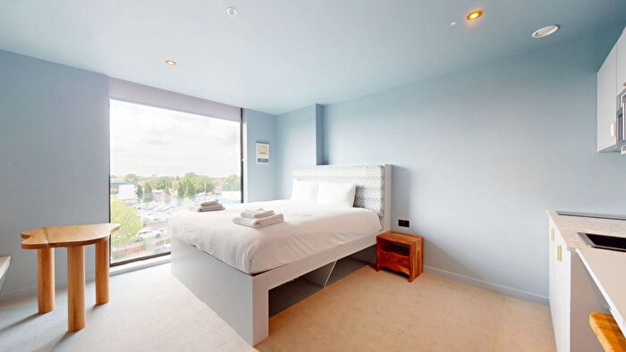Studio To Rent In Uxbridge Road, Hayes, UB4