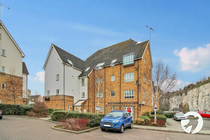 2 Bedroom Flat To Rent In Compass Court, Waterside, Gravesend, Kent DA11
