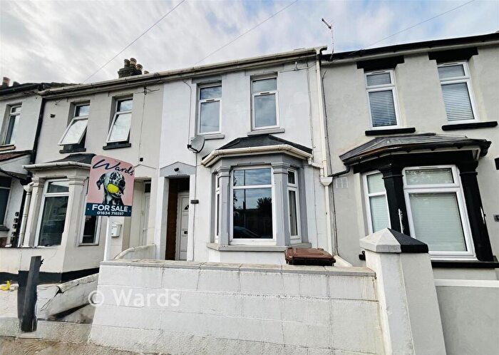 3 Bedroom Terraced House For Sale In Cuxton Road, Strood, Rochester, Kent, ME2