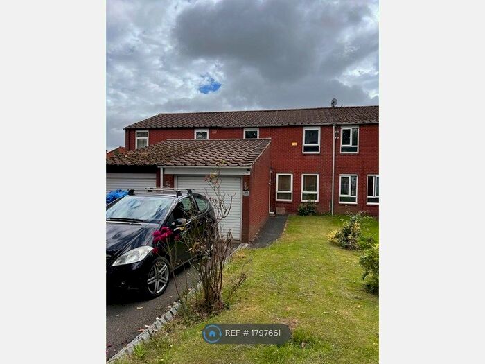 3 Bedroom Terraced House To Rent In Madrona, Tamworth, B77