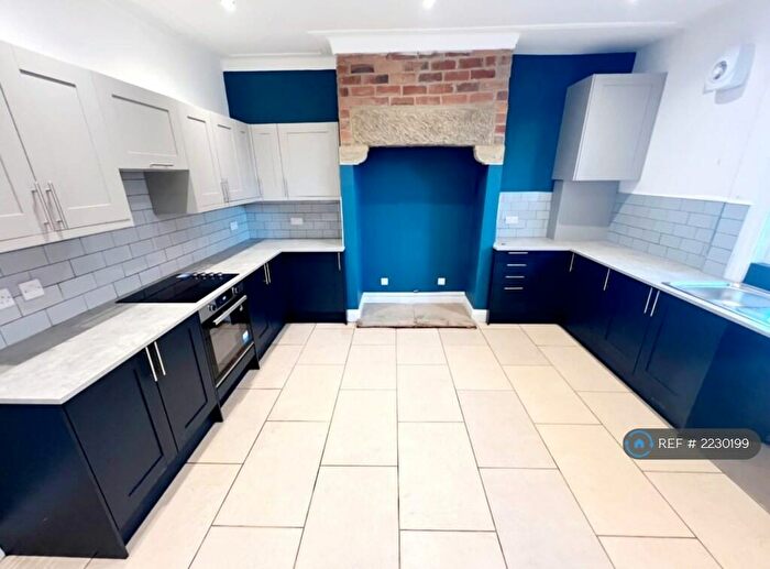 4 Bedroom End Of Terrace House To Rent In Aviary Grove, Leeds, LS12