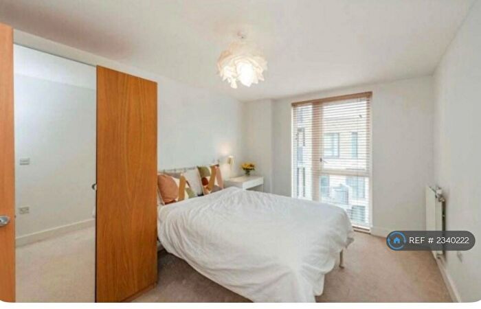 3 Bedroom Flat To Rent In Boswell Court, London, NW9