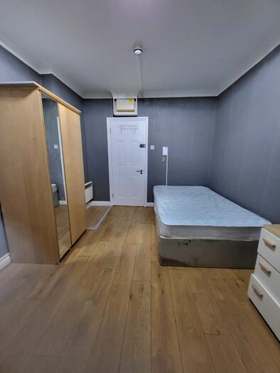 1 Bedroom Flat To Rent In Hendon Way, London, NW2