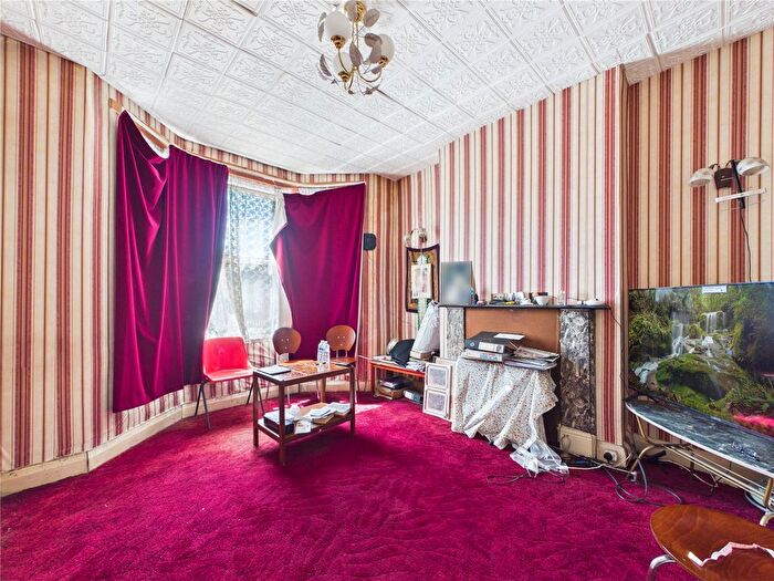 3 Bedroom Terraced House For Sale In Raglan Road, Walthamstow, E17