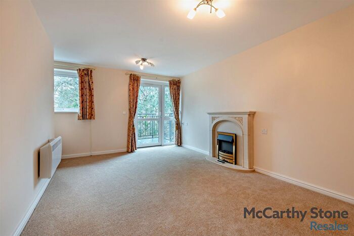 1 Bedroom Flat For Sale In Cherret Court, Ferndown, Dorset, BH22