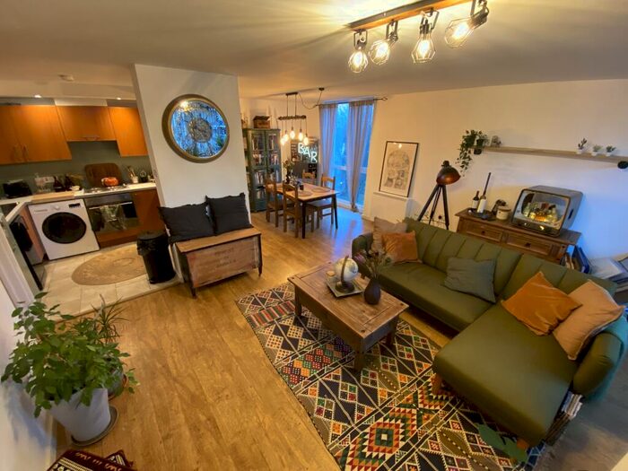 2 Bedroom Apartment To Rent In Conway Street, L5