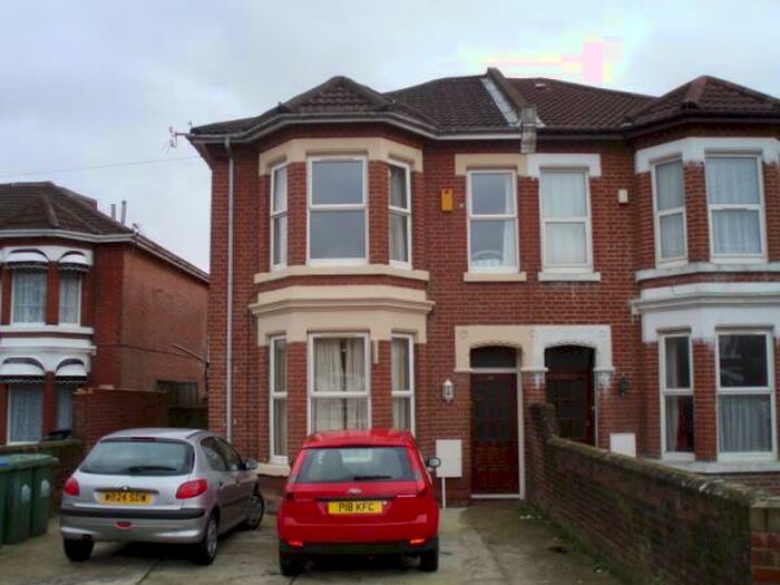 3 Bedroom Flat To Rent In Alma Road, Portswood, Southampton, SO14