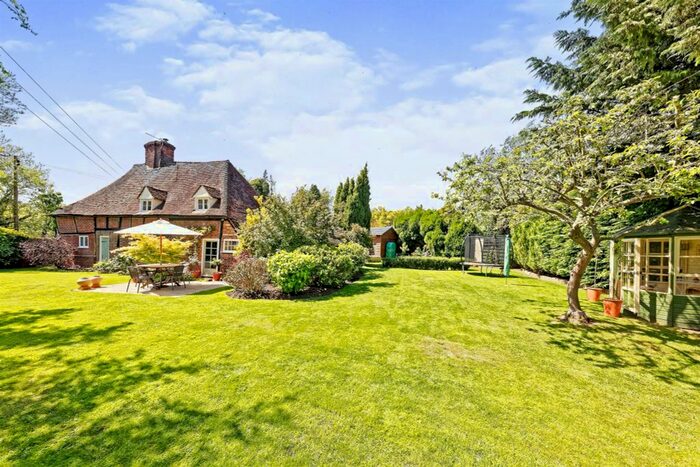 3 Bedroom Detached House For Sale In Holly Bushes, Milstead, Sittingbourne, ME9