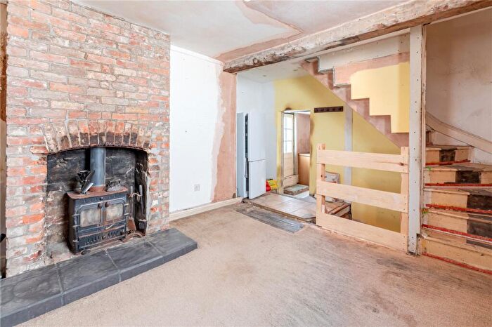 3 Bedroom End Of Terrace House For Sale In Southbroom Road, Devizes, Wiltshire, SN10