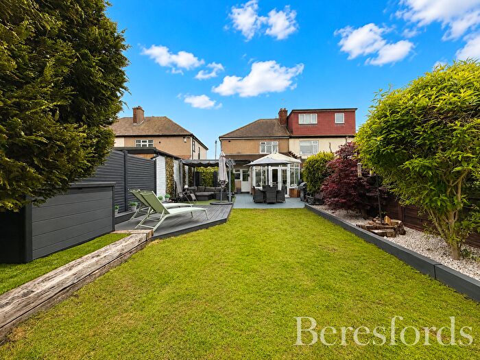 3 Bedroom Semi-Detached House For Sale In Fairkytes Avenue, Hornchurch, RM11