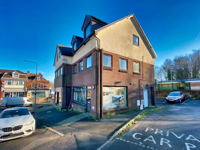 1 Bedroom Flat To Rent In Station Approach, Farningham Road, Crowborough TN6