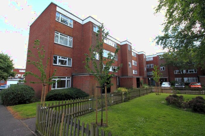 2 Bedroom Flat To Rent In Taylor Close, Hampton Hill, TW12