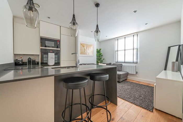 2 Bedroom Apartment To Rent In Brookfield Road, Victoria Park, E9