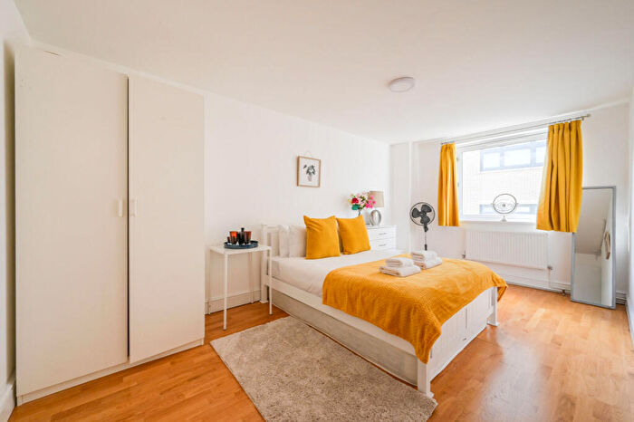 3 Bedroom Flat To Rent In Basing Place, , Shoreditch, London, E2