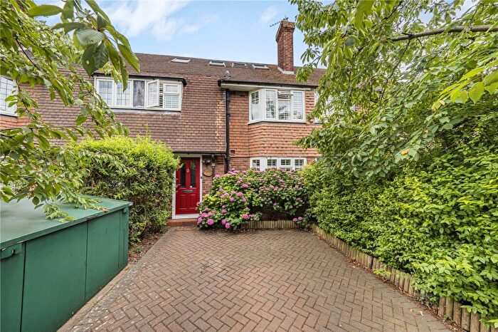 4 Bedroom Terraced House For Sale In West Barnes Lane, New Malden, KT3