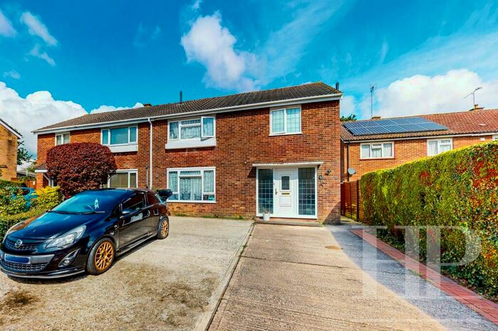 1 Bedroom Property To Rent In Beeches Crescent, Southgate, RH10