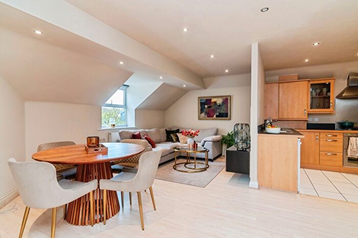 2 Bedroom Flat For Sale In Loughborough Road, West Bridgford, Nottingham, Nottinghamshire, NG2