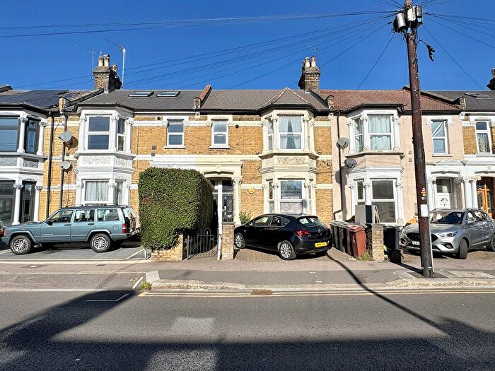 2 Bedroom Flat To Rent In Grove Green Road, Leyton, E11