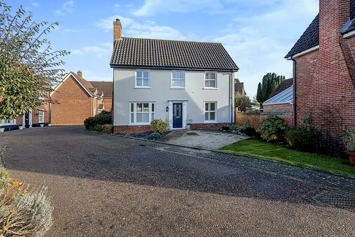 3 Bedroom Detached House For Sale In Muir Drive, Hingham, Norwich, NR9