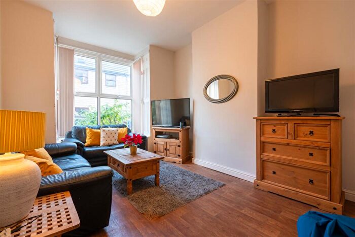 4 Bedroom House To Rent In Barber Crescent, Sheffield, S10