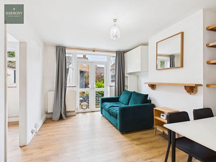 1 Bedroom Flat For Sale In Lindway, London, SE27