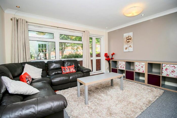 2 Bedroom Maisonette To Rent In Moss House Close, Edgbaston, Birmingham, B15