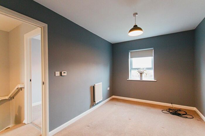 3 Bedroom Semi-Detached House For Sale In Wren Crescent, Bodicote, OX15
