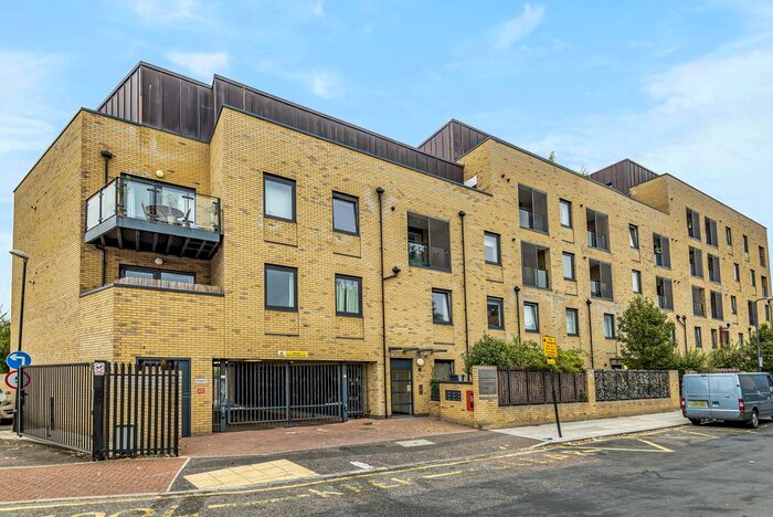 2 Bedroom Flat To Rent In Commerell Street, London, SE10