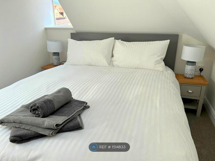 2 Bedroom Flat To Rent In Royal Esplanade, Margate, CT9